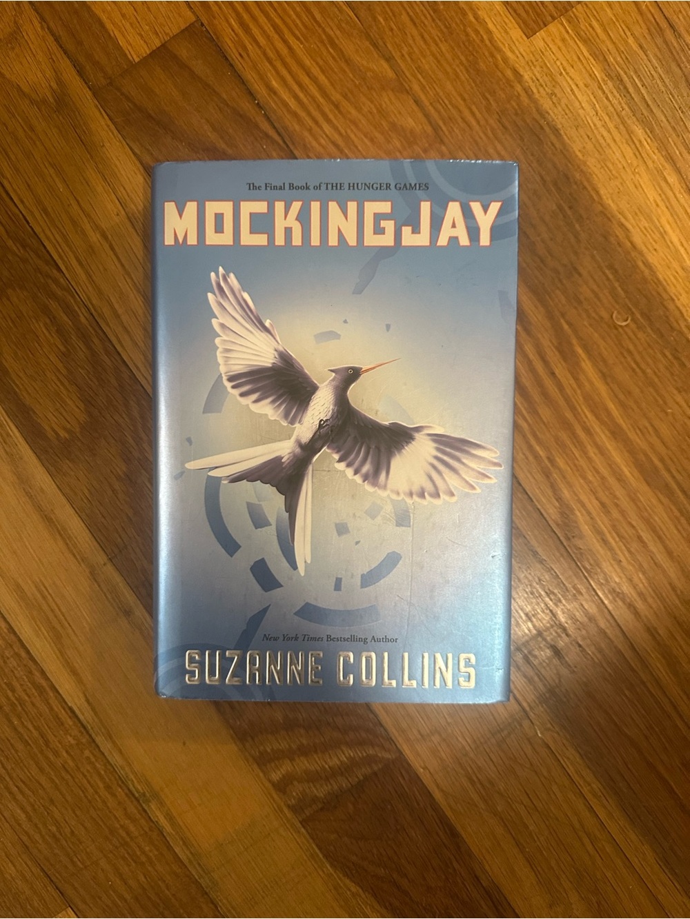 📖 Mockingjay – Suzanne Collins (Hardcover)